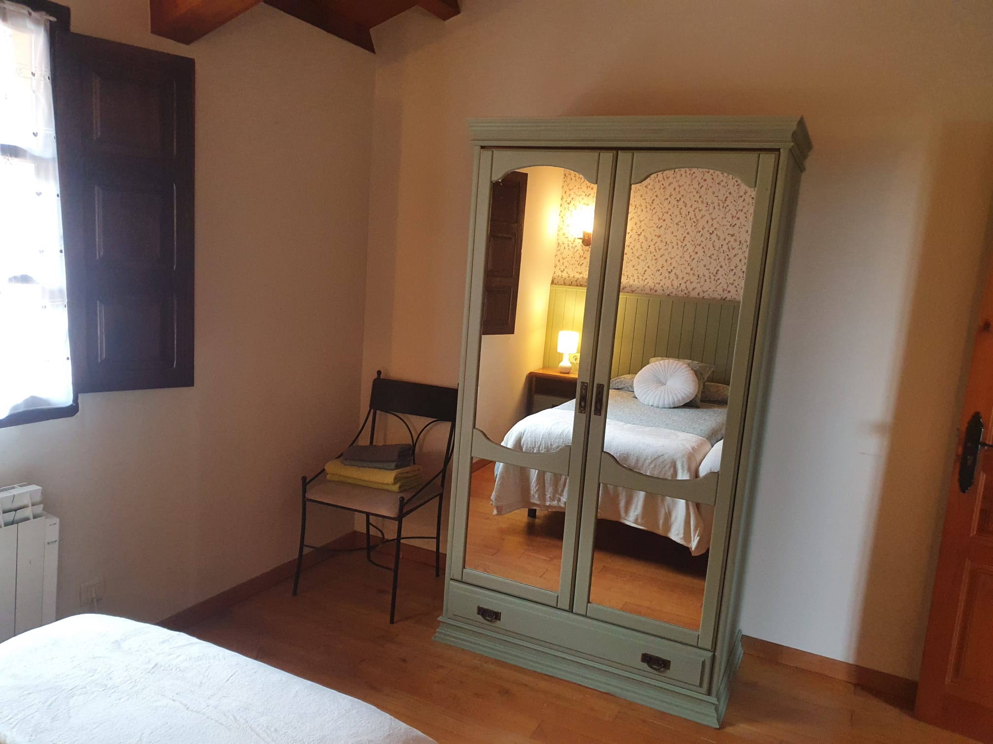 HABITACION 3 DEL APARTAMENTO MIMOSAS -ARMARIO