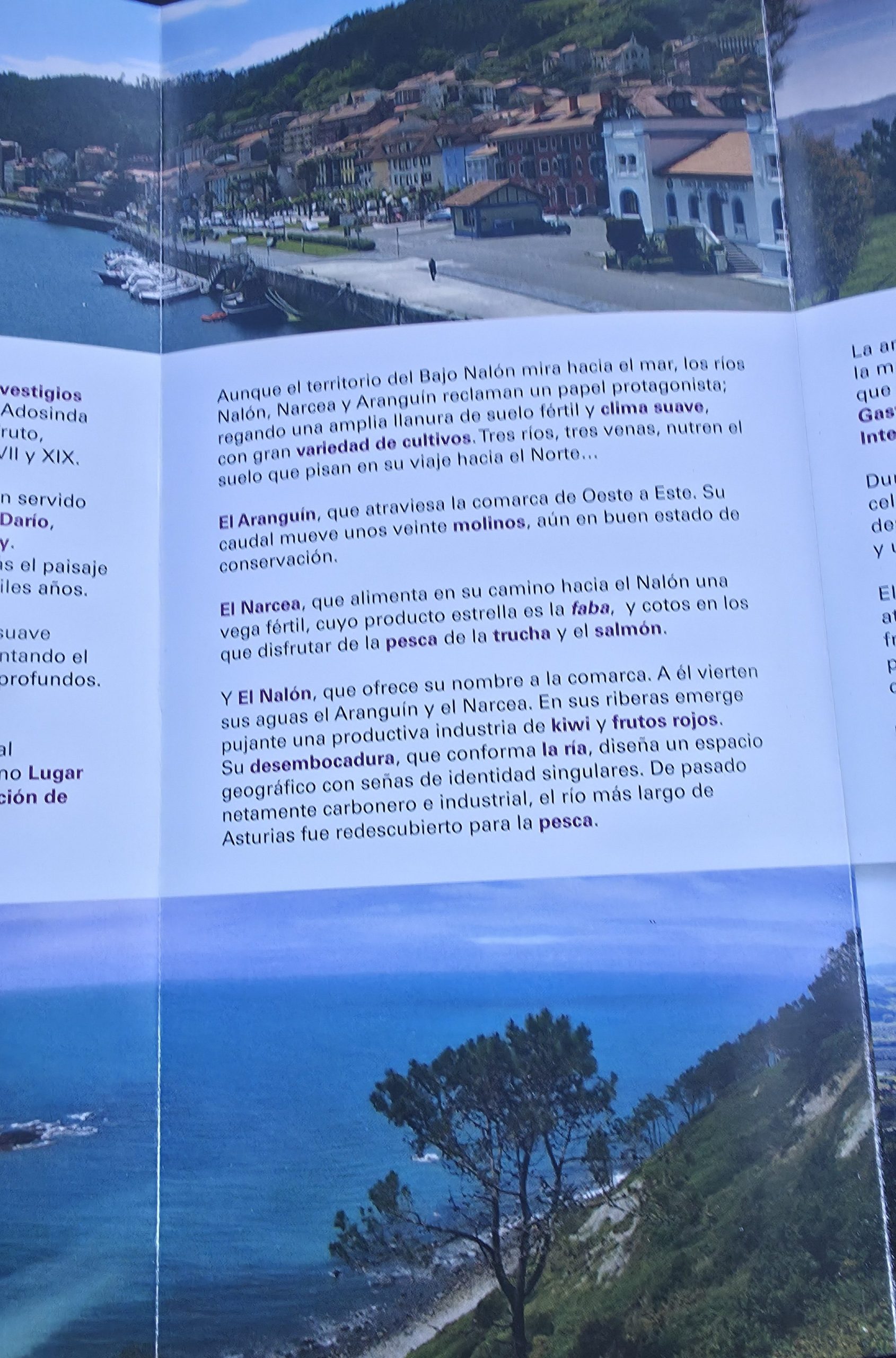 San Esteban de Pravia y paisaje de costa en la comarca del Bajo Nalón