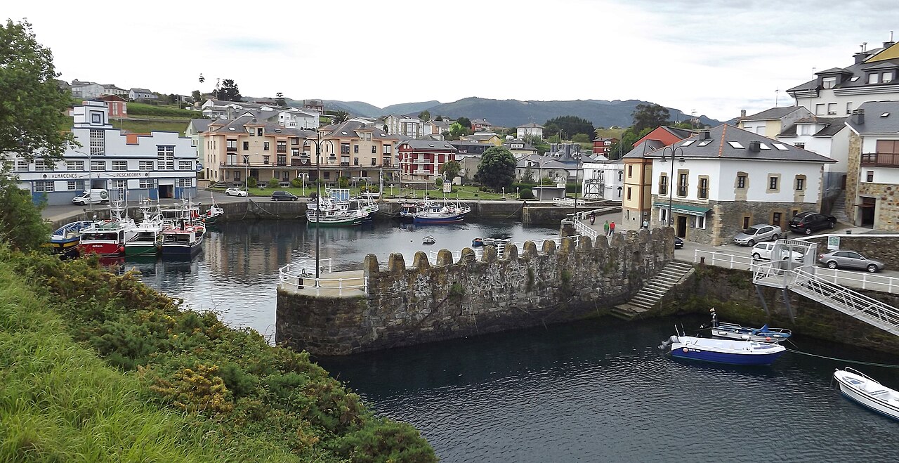 Puerto de Vega, villa marinera del concejo de Navia, Asturias