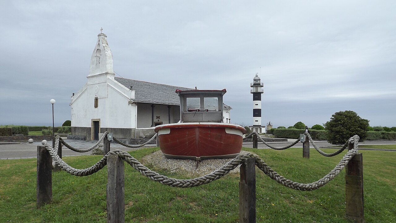 Faro de San Agustín en Ortiguera, Coaña, Asturias
